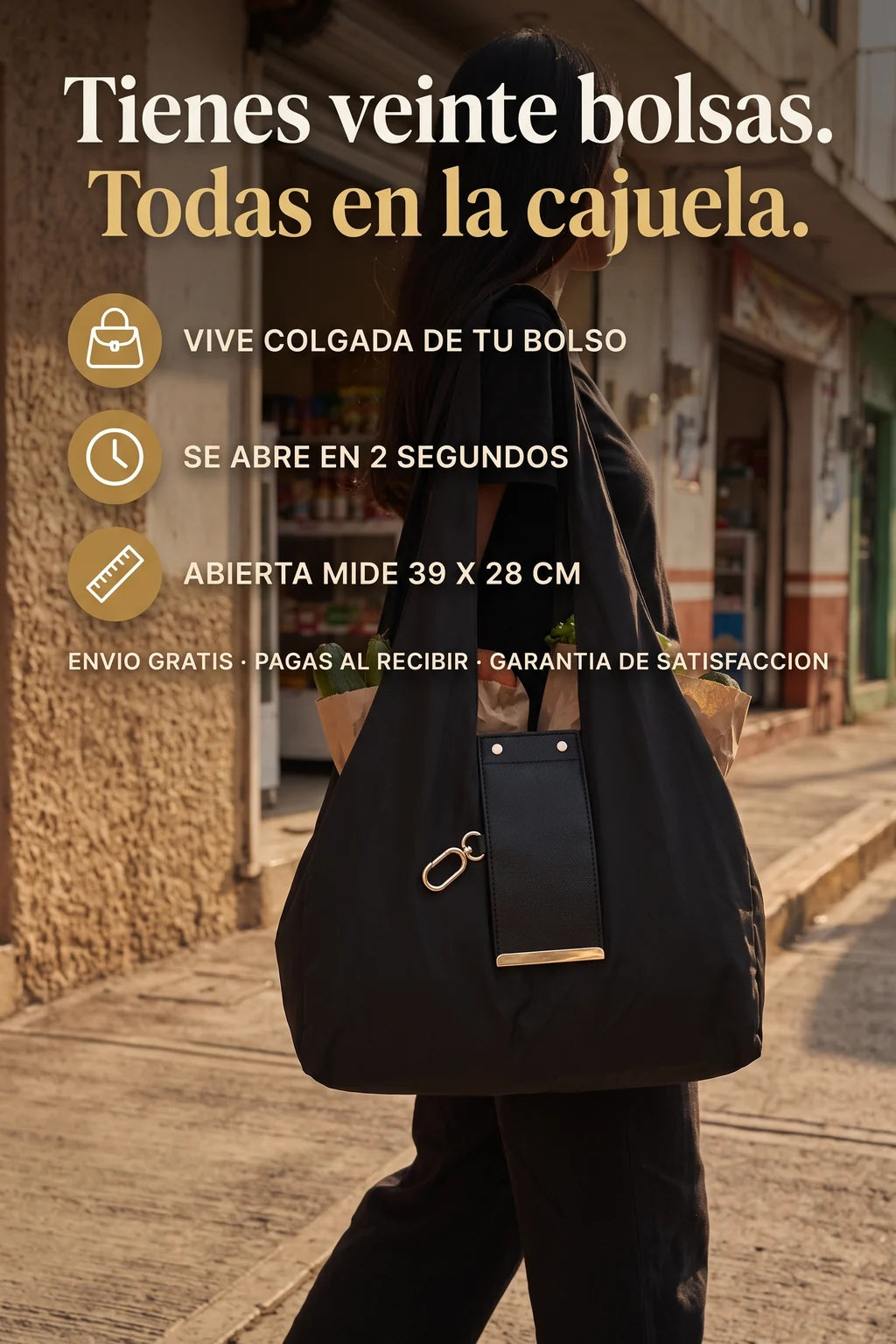 Mujer con la Pocket Tote abierta al hombro saliendo de una tienda