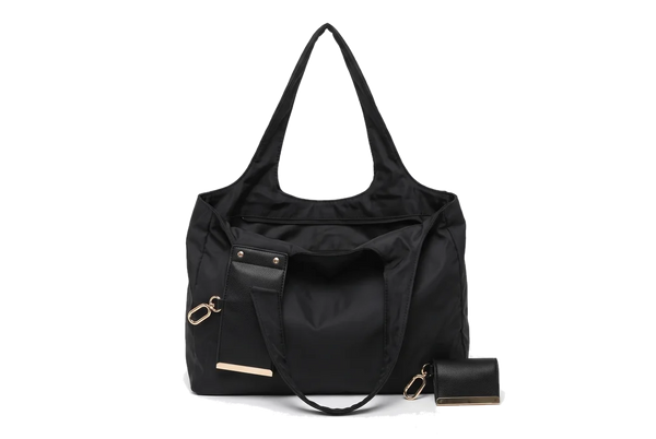 La Pocket Tote guardada en su funda de piel